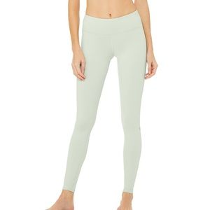 Alo Yoga Airbrush Leggings in Pistachio